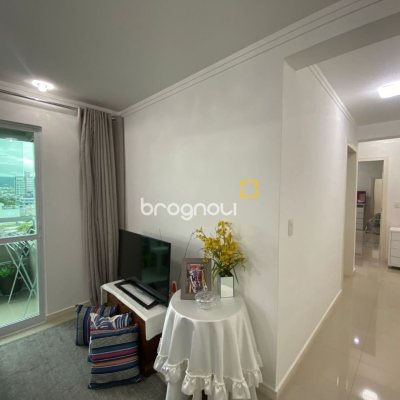 Apartamento com 75m², 2 quartos (sendo 1 suíte), 1 garagem, no bairro Centro em Palhoça