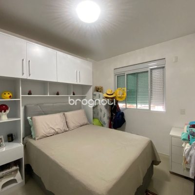 Apartamento com 75m², 2 quartos (sendo 1 suíte), 1 garagem, no bairro Centro em Palhoça