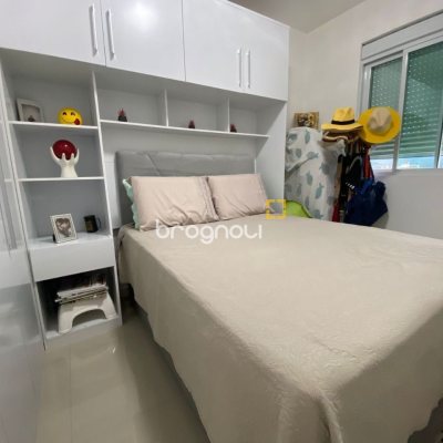Apartamento com 75m², 2 quartos (sendo 1 suíte), 1 garagem, no bairro Centro em Palhoça
