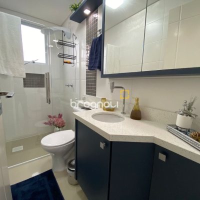 Apartamento com 75m², 2 quartos (sendo 1 suíte), 1 garagem, no bairro Centro em Palhoça
