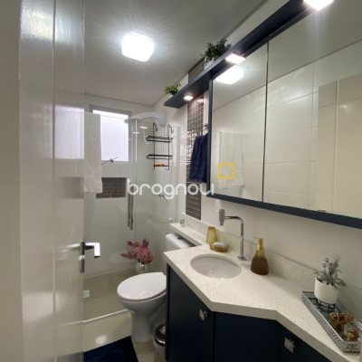 Apartamento com 75m², 2 quartos (sendo 1 suíte), 1 garagem, no bairro Centro em Palhoça