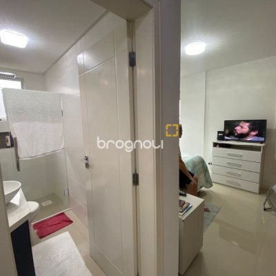 Apartamento com 75m², 2 quartos (sendo 1 suíte), 1 garagem, no bairro Centro em Palhoça