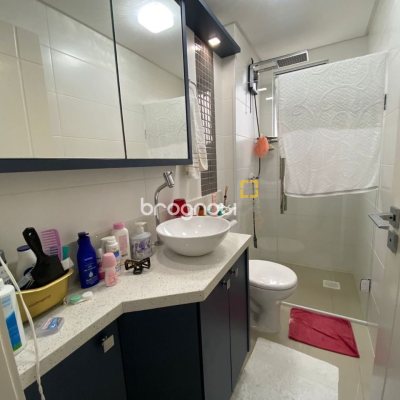 Apartamento com 75m², 2 quartos (sendo 1 suíte), 1 garagem, no bairro Centro em Palhoça