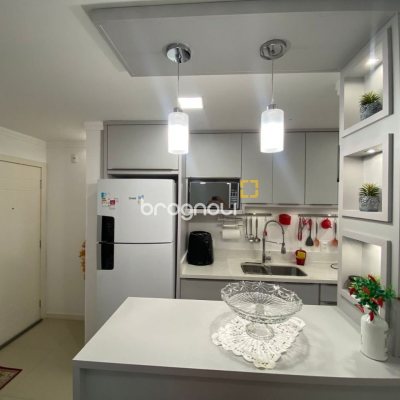 Apartamento com 75m², 2 quartos (sendo 1 suíte), 1 garagem, no bairro Centro em Palhoça