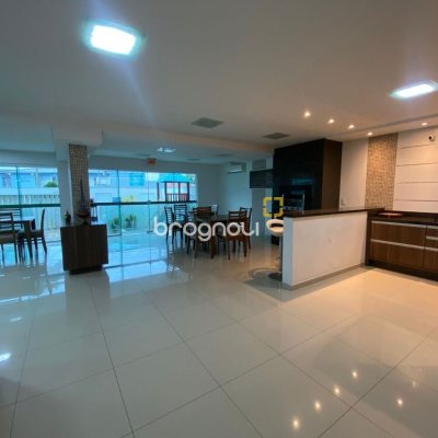 Apartamento com 75m², 2 quartos (sendo 1 suíte), 1 garagem, no bairro Centro em Palhoça
