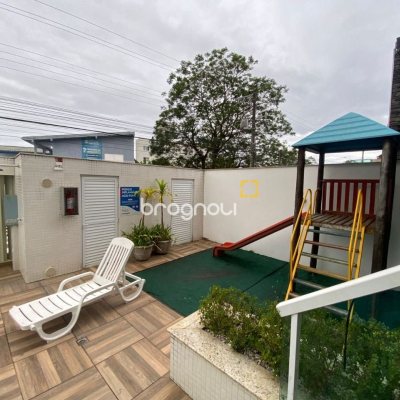 Apartamento com 75m², 2 quartos (sendo 1 suíte), 1 garagem, no bairro Centro em Palhoça