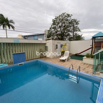 Apartamento com 75m², 2 quartos (sendo 1 suíte), 1 garagem, no bairro Centro em Palhoça
