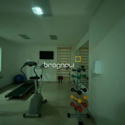 Apartamento com 75m², 2 quartos (sendo 1 suíte), 1 garagem, no bairro Centro em Palhoça