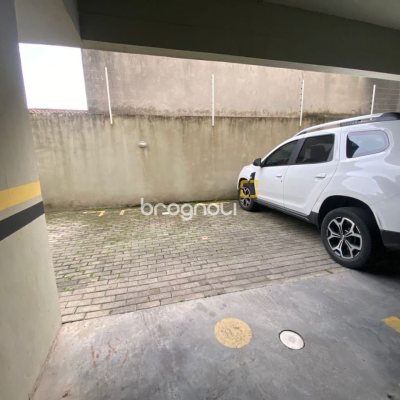 Apartamento com 75m², 2 quartos (sendo 1 suíte), 1 garagem, no bairro Centro em Palhoça