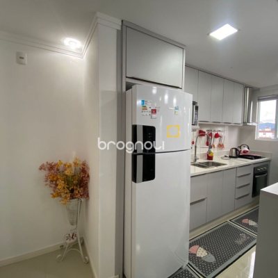 Apartamento com 75m², 2 quartos (sendo 1 suíte), 1 garagem, no bairro Centro em Palhoça