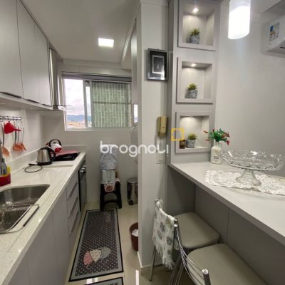Apartamento com 75m², 2 quartos (sendo 1 suíte), 1 garagem, no bairro Centro em Palhoça