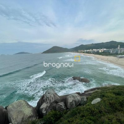 Apartamento com 76m², 3 quartos (sendo 1 suíte), 2 garagens, no bairro Praia Brava em Florianópolis