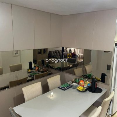 Apartamento com 76m², 3 quartos (sendo 1 suíte), 2 garagens, no bairro Praia Brava em Florianópolis