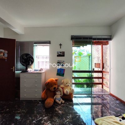 Casa com 389m², 6 quartos (sendo 2 suítes), 4 garagens, no bairro Nossa Senhora do Rosário em São José