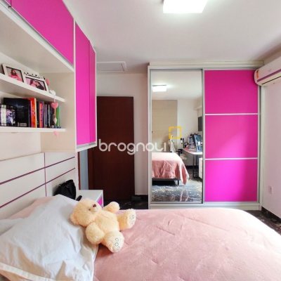 Casa com 389m², 6 quartos (sendo 2 suítes), 4 garagens, no bairro Nossa Senhora do Rosário em São José
