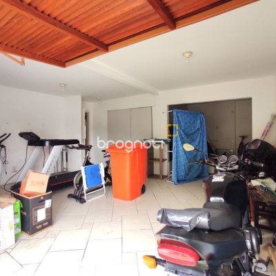 Casa com 389m², 6 quartos (sendo 2 suítes), 4 garagens, no bairro Nossa Senhora do Rosário em São José