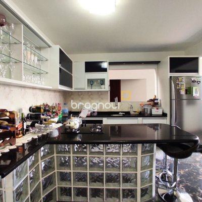Casa com 389m², 6 quartos (sendo 2 suítes), 4 garagens, no bairro Nossa Senhora do Rosário em São José