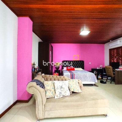 Casa com 389m², 6 quartos (sendo 2 suítes), 4 garagens, no bairro Nossa Senhora do Rosário em São José