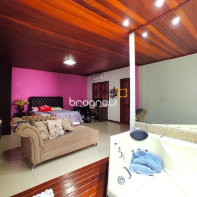Casa com 389m², 6 quartos (sendo 2 suítes), 4 garagens, no bairro Nossa Senhora do Rosário em São José