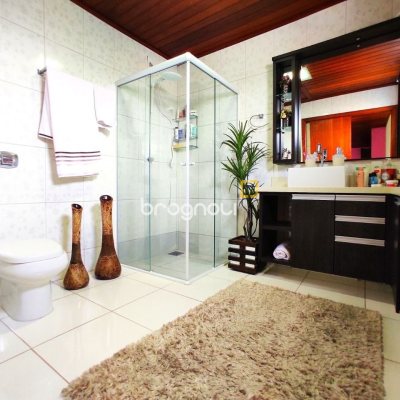 Casa com 389m², 6 quartos (sendo 2 suítes), 4 garagens, no bairro Nossa Senhora do Rosário em São José