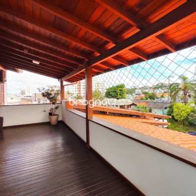 Casa com 389m², 6 quartos (sendo 2 suítes), 4 garagens, no bairro Nossa Senhora do Rosário em São José
