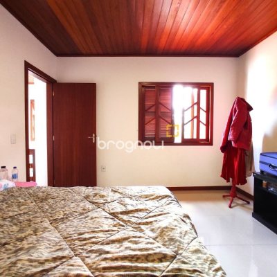Casa com 389m², 6 quartos (sendo 2 suítes), 4 garagens, no bairro Nossa Senhora do Rosário em São José