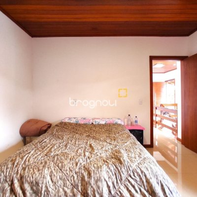 Casa com 389m², 6 quartos (sendo 2 suítes), 4 garagens, no bairro Nossa Senhora do Rosário em São José
