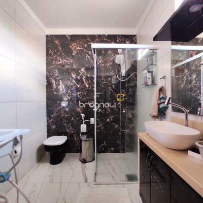 Casa com 389m², 6 quartos (sendo 2 suítes), 4 garagens, no bairro Nossa Senhora do Rosário em São José