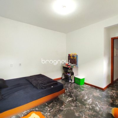 Casa com 389m², 6 quartos (sendo 2 suítes), 4 garagens, no bairro Nossa Senhora do Rosário em São José
