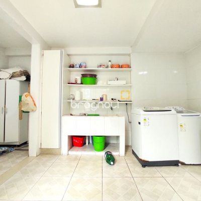 Casa com 389m², 6 quartos (sendo 2 suítes), 4 garagens, no bairro Nossa Senhora do Rosário em São José