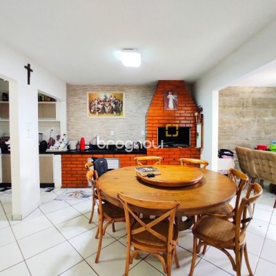 Casa com 389m², 6 quartos (sendo 2 suítes), 4 garagens, no bairro Nossa Senhora do Rosário em São José
