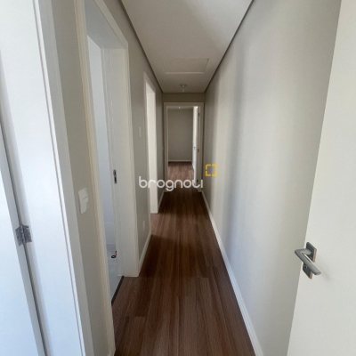 Casa com 150m², 3 quartos (sendo 1 suíte), 2 garagens, no bairro Carianos em Florianópolis