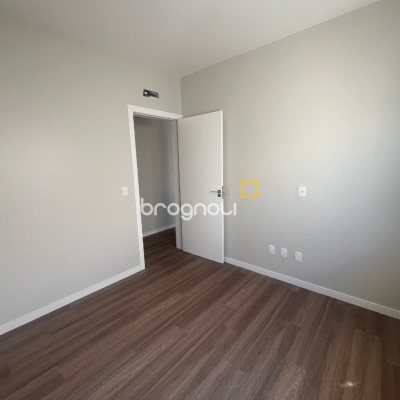 Casa com 150m², 3 quartos (sendo 1 suíte), 2 garagens, no bairro Carianos em Florianópolis