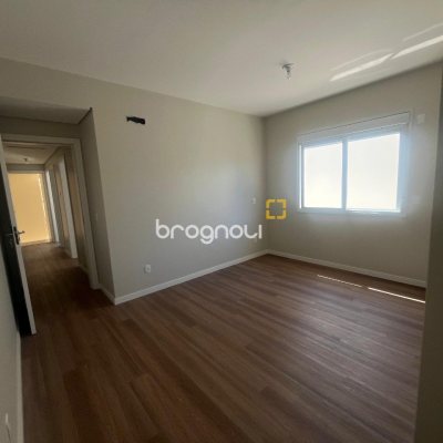 Casa com 150m², 3 quartos (sendo 1 suíte), 2 garagens, no bairro Carianos em Florianópolis