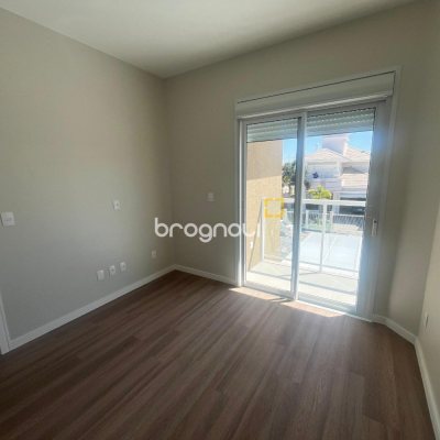 Casa com 150m², 3 quartos (sendo 1 suíte), 2 garagens, no bairro Carianos em Florianópolis
