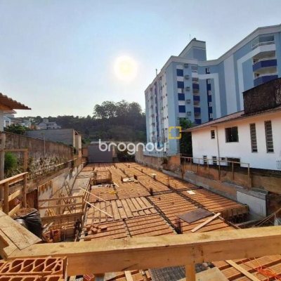 Apartamento com 54m², 2 quartos, 1 garagem, no bairro Carvoeira em Florianópolis
