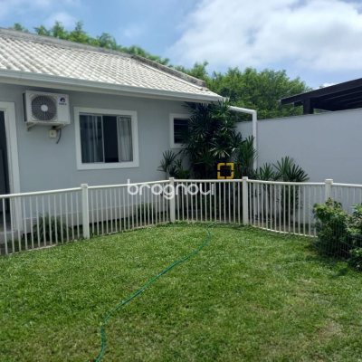 Casa com 150m², 4 quartos (sendo 2 suítes), 2 garagens, no bairro Canasvieiras em Florianópolis