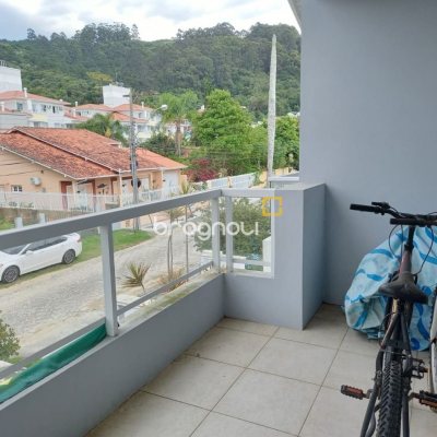 Casa com 150m², 4 quartos (sendo 2 suítes), 2 garagens, no bairro Canasvieiras em Florianópolis
