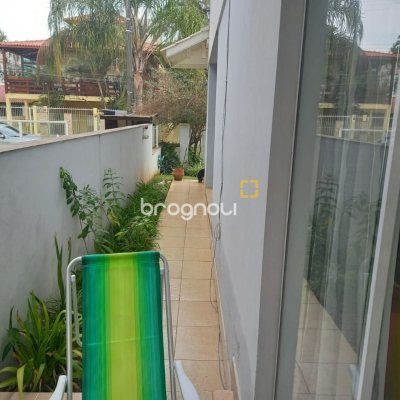 Casa com 150m², 4 quartos (sendo 2 suítes), 2 garagens, no bairro Canasvieiras em Florianópolis