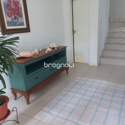 Casa com 150m², 4 quartos (sendo 2 suítes), 2 garagens, no bairro Canasvieiras em Florianópolis