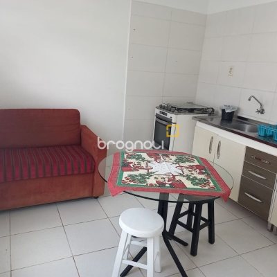 Casa com 150m², 4 quartos (sendo 2 suítes), 2 garagens, no bairro Canasvieiras em Florianópolis