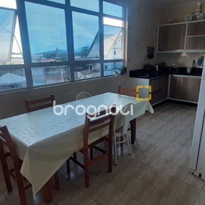 Prédio com 750m², 1 garagem, no bairro Ponte do Imaruim em Palhoça