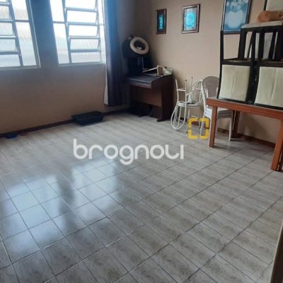 Prédio com 750m², 1 garagem, no bairro Ponte do Imaruim em Palhoça