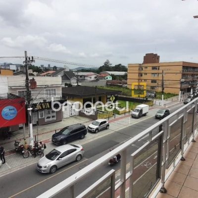 Prédio com 750m², 1 garagem, no bairro Ponte do Imaruim em Palhoça