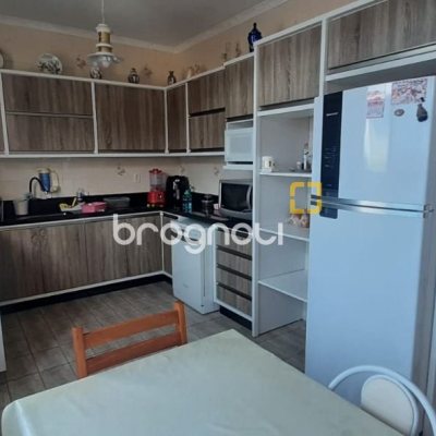 Prédio com 750m², 1 garagem, no bairro Ponte do Imaruim em Palhoça