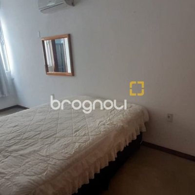 Prédio com 750m², 1 garagem, no bairro Ponte do Imaruim em Palhoça