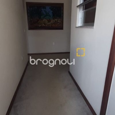 Prédio com 750m², 1 garagem, no bairro Ponte do Imaruim em Palhoça
