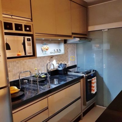 Apartamento com 66m², 2 quartos (sendo 1 suíte), 1 garagem, no bairro Canasvieiras em Florianópolis