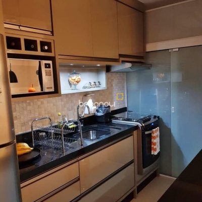Apartamento com 66m², 2 quartos (sendo 1 suíte), 1 garagem, no bairro Canasvieiras em Florianópolis