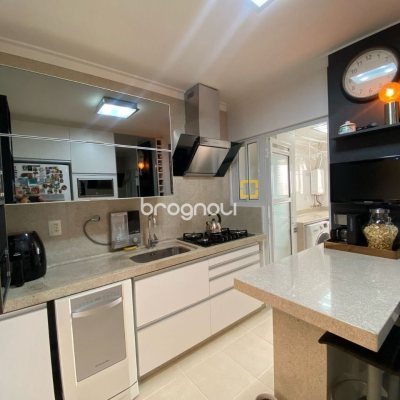 Apartamento com 109m², 3 quartos (sendo 1 suíte), 2 garagens, no bairro Estreito em Florianópolis